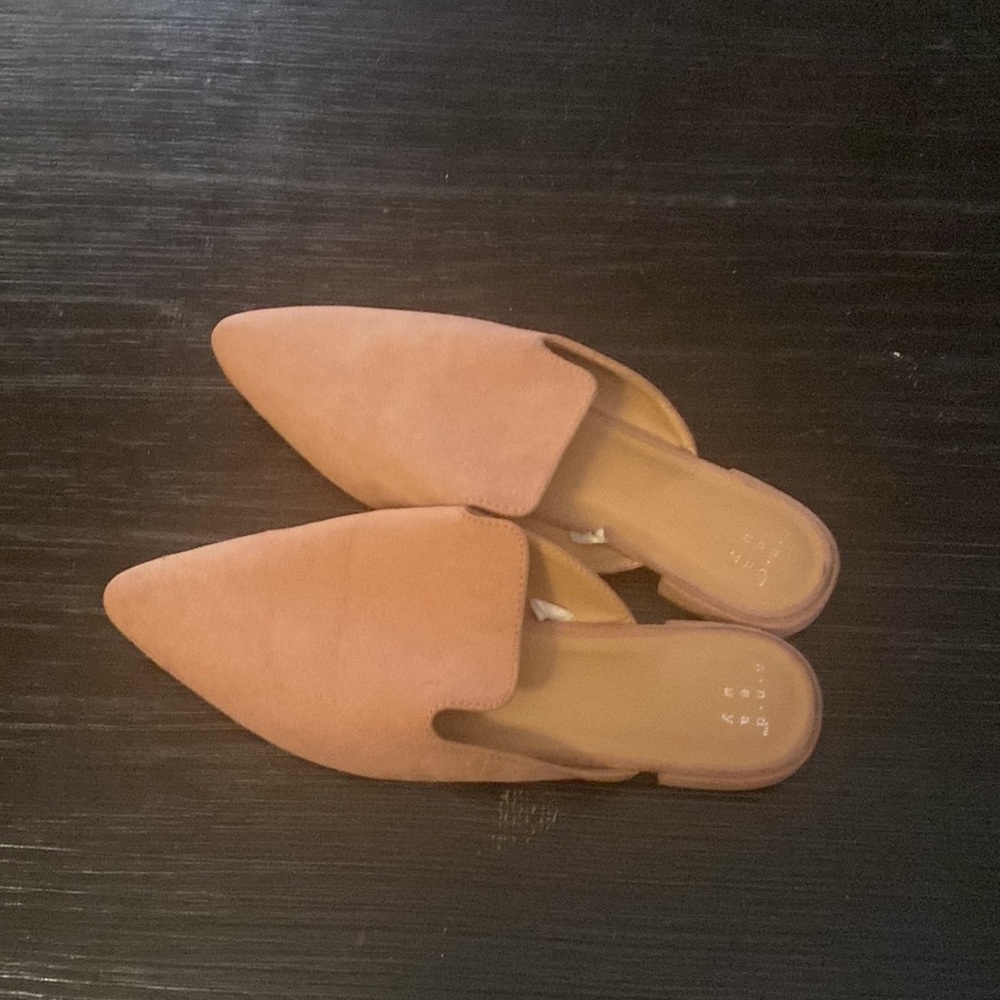 Soft pink Suede Shoes - Picture 2 of 5